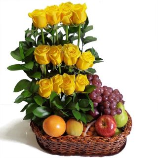 CESTA DE FRUTAS CON BOUQUET