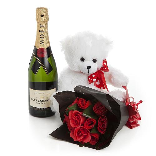 Detalle San Valentin: cava o vino, chocolates artesano y peluche